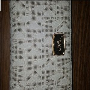 Michael kors extra large wallet